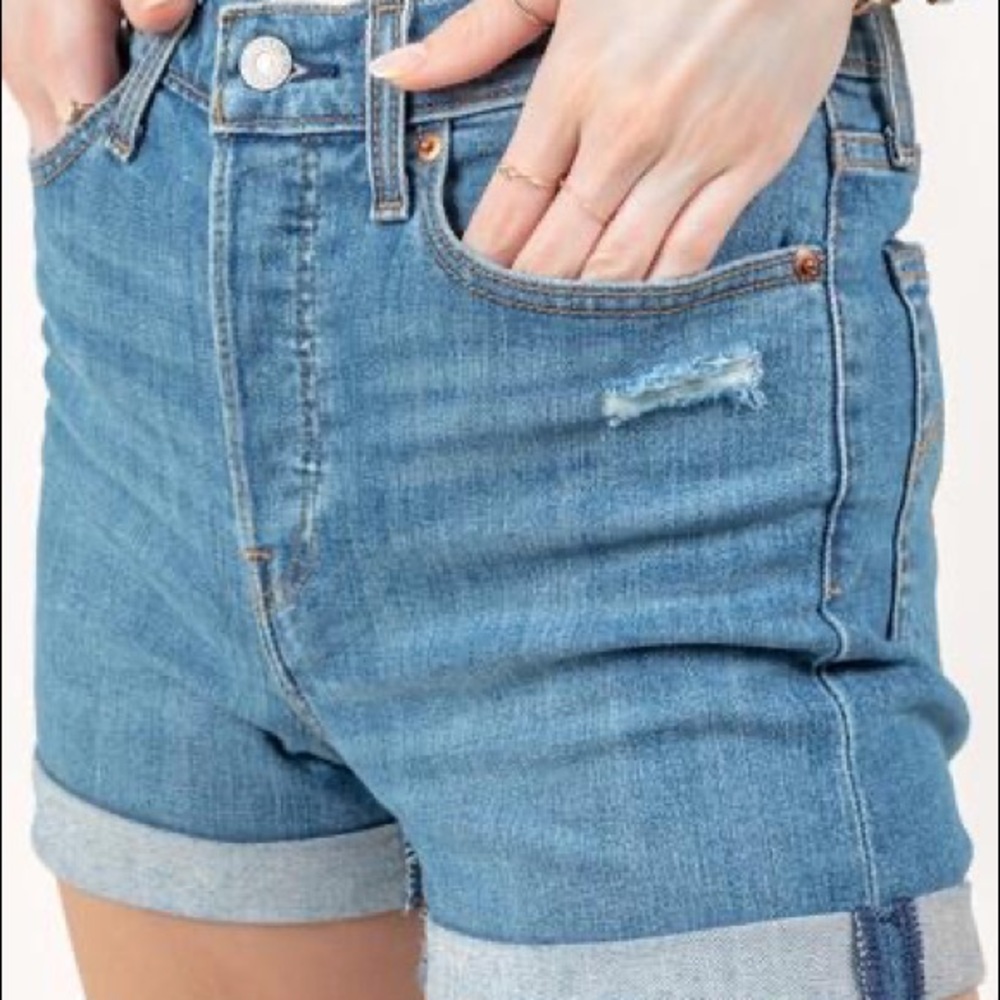 Levi’s Wedgie Rolled Cuff Shorts